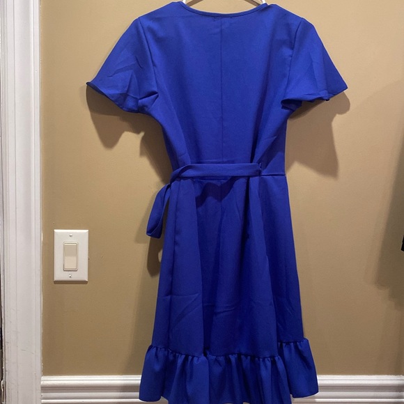 Naggoo new with tags short-sleeved blue wrap dress with ruffle at bottom - Picture 6 of 6